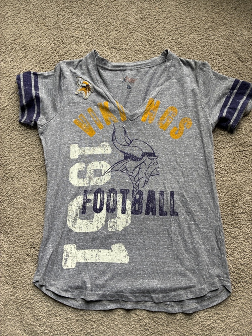 Minnesota Vikings Gray & Purple Womens Football Tee